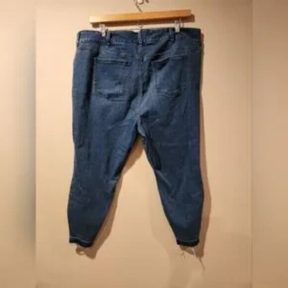 TORRID jegging distressed medium wash super soft 5 pocket design size 24 - Picture 6 of 7